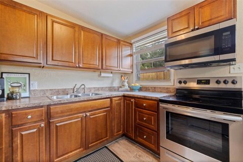 House in Seminole, Florida 3 bedrooms, 106.56 sq.m. № 1876089 - photo 10