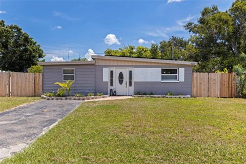 House in Seminole, Florida 3 bedrooms, 106.56 sq.m. № 1876089 - photo 1