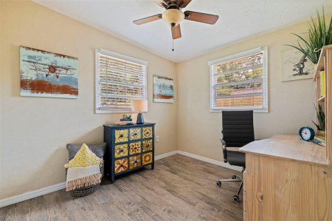 House in Seminole, Florida 3 bedrooms, 106.56 sq.m. № 1876089 - photo 21
