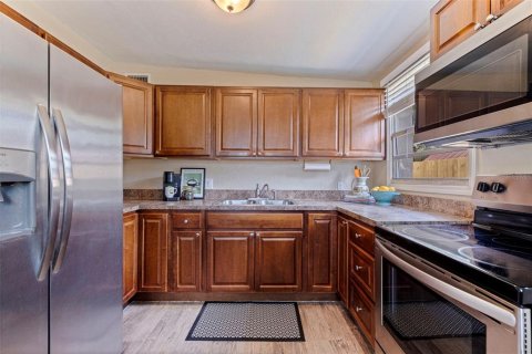 House in Seminole, Florida 3 bedrooms, 106.56 sq.m. № 1876089 - photo 9