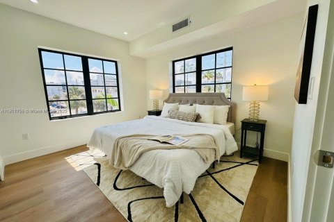 Condo in Miami Beach, Florida, 1 bedroom  № 1953242 - photo 1