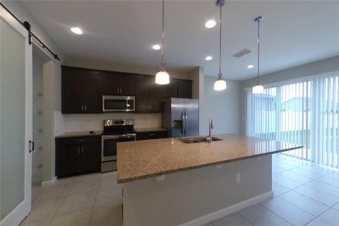 Villa ou maison à louer à Groveland, Floride: 3 chambres, 180.32 m2 № 2418787 - photo 4