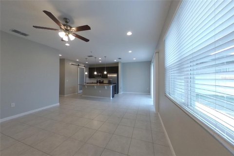 Villa ou maison à louer à Groveland, Floride: 3 chambres, 180.32 m2 № 2418787 - photo 2