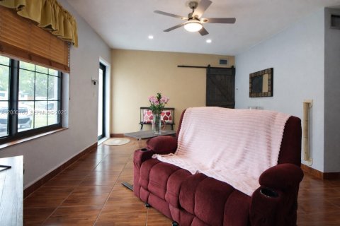Casa en venta en Homestead, Florida, 3 dormitorios, 150.04 m2 № 2066324 - foto 7