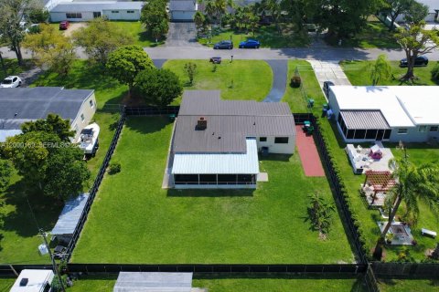 Casa en venta en Homestead, Florida, 3 dormitorios, 150.04 m2 № 2066324 - foto 3