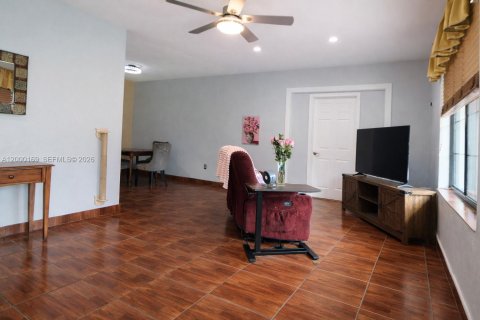 Casa en venta en Homestead, Florida, 3 dormitorios, 150.04 m2 № 2066324 - foto 6