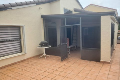 House in Miami, Florida 3 bedrooms, 127.46 sq.m. № 2049540 - photo 6