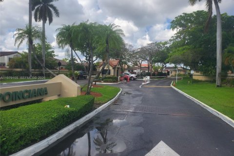 House in Miami, Florida 3 bedrooms, 127.46 sq.m. № 2049540 - photo 8