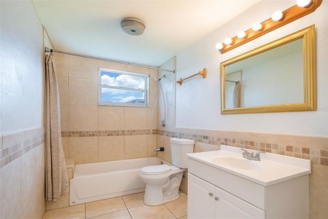 Casa en alquiler en Hudson, Florida, 4 dormitorios, 153.47 m2 № 1826196 - foto 5