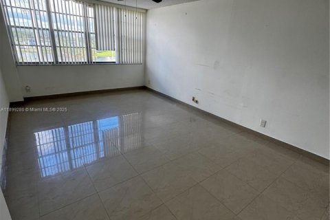 Condominio en venta en North Miami Beach, Florida, 2 dormitorios, 103.31 m2 № 1952464 - foto 17
