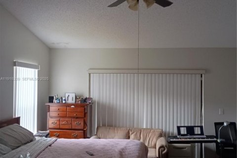 Villa ou maison à louer à Plantation, Floride: 4 chambres, 219.62 m2 № 1974864 - photo 3