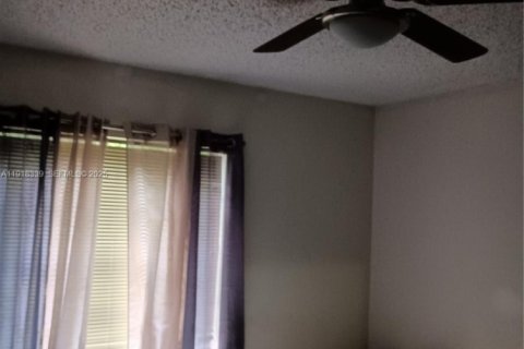 Villa ou maison à louer à Plantation, Floride: 4 chambres, 219.62 m2 № 1974864 - photo 5