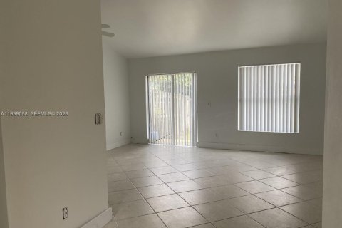 Touwnhouse à louer à Hallandale Beach, Floride: 2 chambres, 90.3 m2 № 2060791 - photo 6