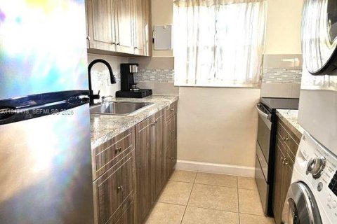 Снять в аренду коммерческую недвижимость в Майами, Флорида 2 спальни, 63.17м2, № 2003544 - фото 5