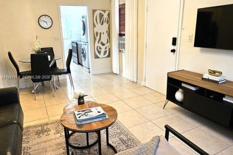 Снять в аренду коммерческую недвижимость в Майами, Флорида 2 спальни, 63.17м2, № 2003544 - фото 3