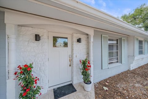 House in Sarasota, Florida 3 bedrooms, 201.41 sq.m. № 2092836 - photo 2