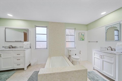 House in Sarasota, Florida 3 bedrooms, 201.41 sq.m. № 2092836 - photo 26