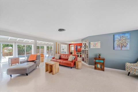 House in Sarasota, Florida 3 bedrooms, 201.41 sq.m. № 2092836 - photo 11