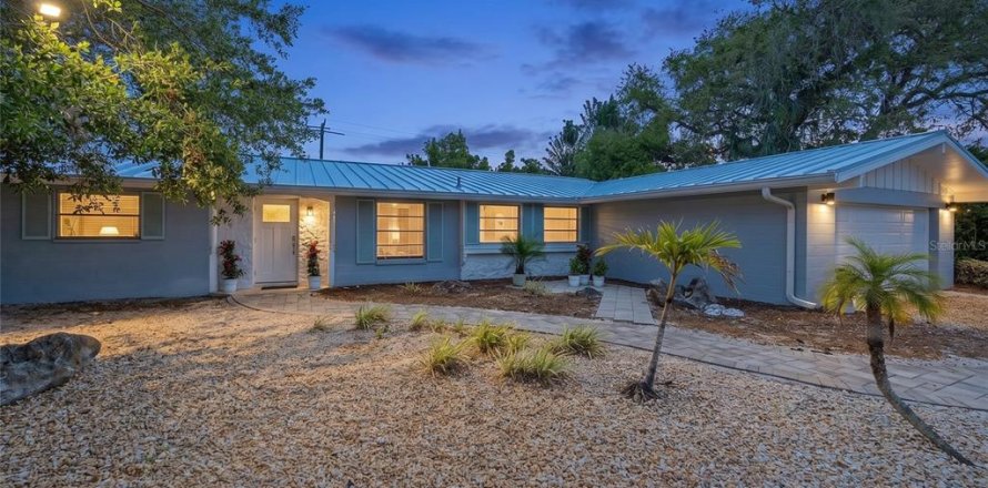 House in Sarasota, Florida 3 bedrooms, 201.41 sq.m. № 2092836