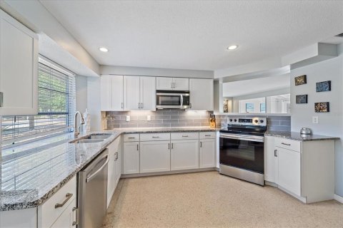 House in Sarasota, Florida 3 bedrooms, 201.41 sq.m. № 2092836 - photo 15