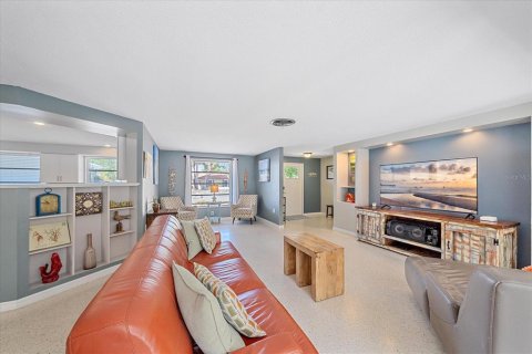 House in Sarasota, Florida 3 bedrooms, 201.41 sq.m. № 2092836 - photo 9