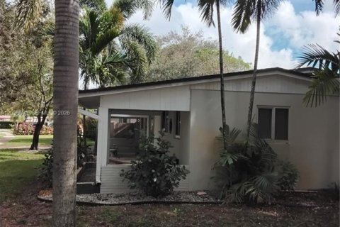 Villa ou maison à vendre à Plantation, Floride: 3 chambres, 122.45 m2 № 2084872 - photo 2