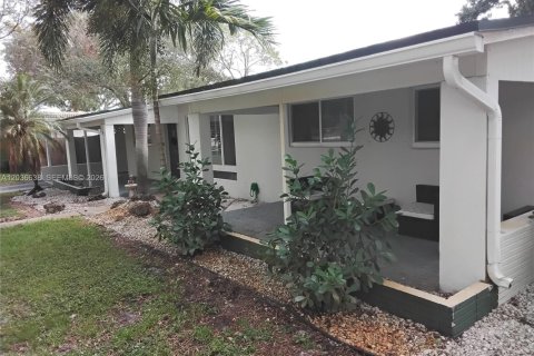 Villa ou maison à vendre à Plantation, Floride: 3 chambres, 122.45 m2 № 2084872 - photo 6