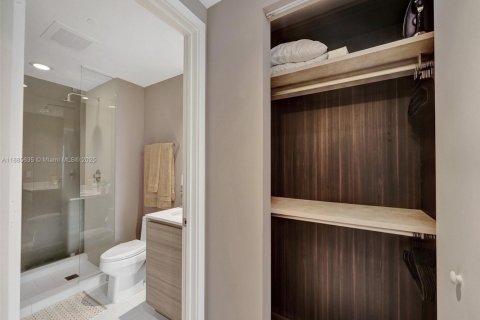 Condo in Miami, Florida, 1 bedroom № 1934001 - photo 26
