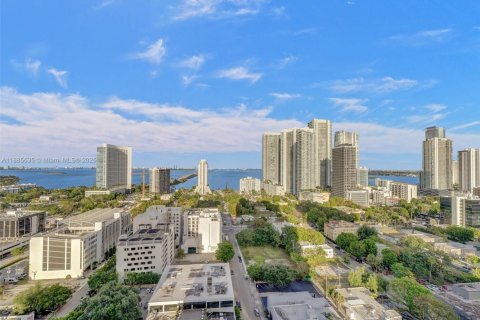 Condo in Miami, Florida, 1 bedroom № 1934001 - photo 5