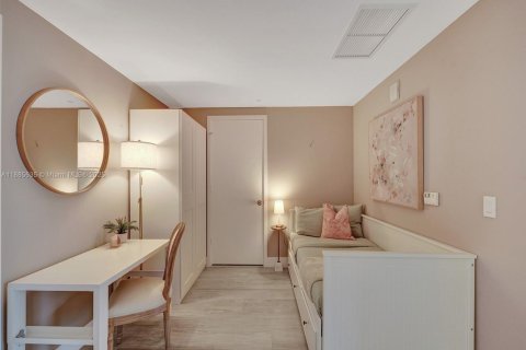 Condo in Miami, Florida, 1 bedroom № 1934001 - photo 28