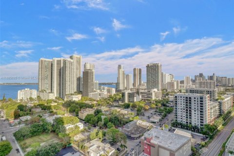 Condo in Miami, Florida, 1 bedroom № 1934001 - photo 6