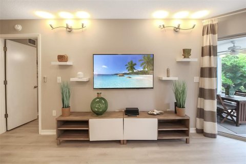 Copropriété à louer à Sarasota, Floride: 2 chambres, 89.09 m2 № 2298812 - photo 14