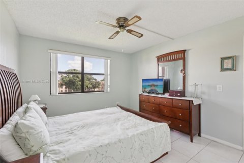 Condo in Sunrise, Florida, 2 bedrooms  № 1971466 - photo 13