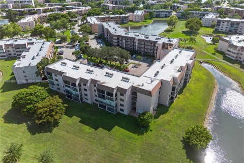 Condo in Sunrise, Florida, 2 bedrooms  № 1971466 - photo 23