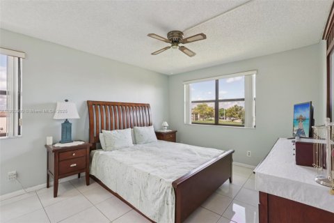 Condo in Sunrise, Florida, 2 bedrooms  № 1971466 - photo 12