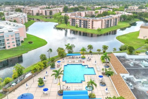 Condo in Sunrise, Florida, 2 bedrooms  № 1971466 - photo 24