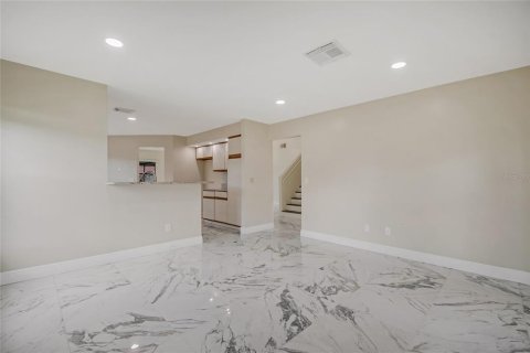 Villa ou maison à vendre à Kissimmee, Floride: 4 chambres, 191.47 m2 № 2420038 - photo 10