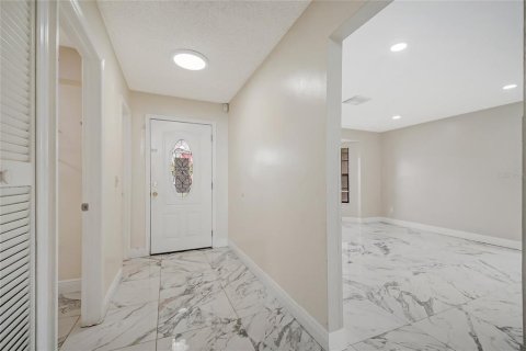 Villa ou maison à vendre à Kissimmee, Floride: 4 chambres, 191.47 m2 № 2420038 - photo 4