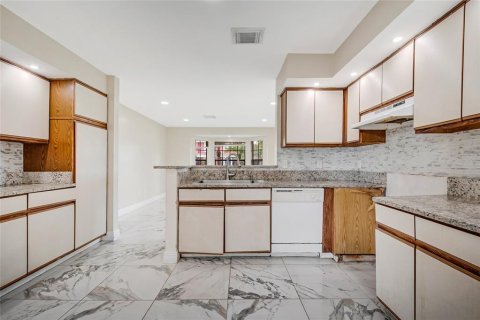 Villa ou maison à vendre à Kissimmee, Floride: 4 chambres, 191.47 m2 № 2420038 - photo 12