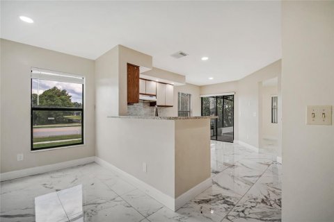 Villa ou maison à vendre à Kissimmee, Floride: 4 chambres, 191.47 m2 № 2420038 - photo 11