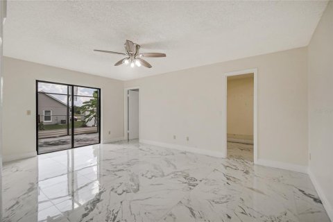 Villa ou maison à vendre à Kissimmee, Floride: 4 chambres, 191.47 m2 № 2420038 - photo 23