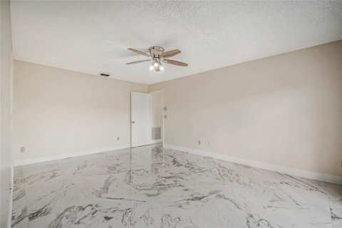 Villa ou maison à vendre à Kissimmee, Floride: 4 chambres, 191.47 m2 № 2420038 - photo 24