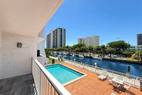 Condominio en alquiler en Miami, Florida, 52.03 m2 № 1748252 - foto 11