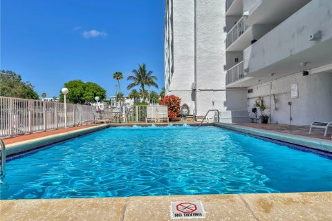 Condominio en alquiler en Miami, Florida, 52.03 m2 № 1748252 - foto 15