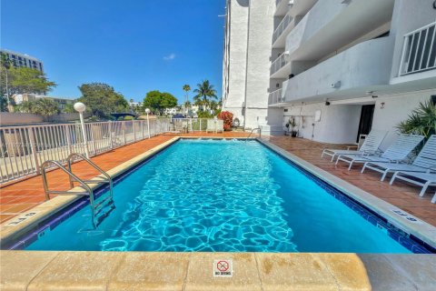 Condominio en alquiler en Miami, Florida, 52.03 m2 № 1748252 - foto 16