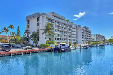 Condominio en alquiler en Miami, Florida, 52.03 m2 № 1748252 - foto 12