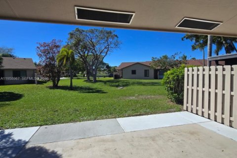 Adosado en venta en Boynton Beach, Florida, 2 dormitorios, 111.39 m2 № 2017801 - foto 19