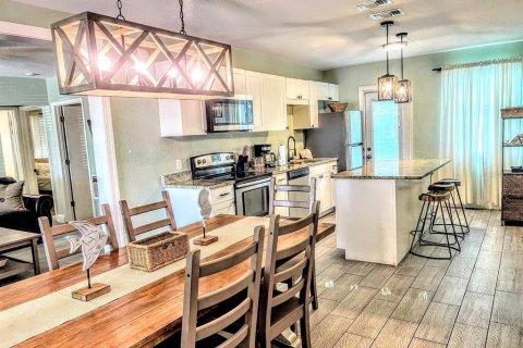 Propiedad comercial en venta en Clearwater, Florida, 253.99 m2 № 1347233 - foto 4