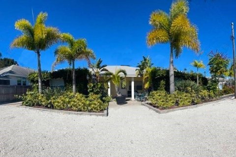 Propiedad comercial en venta en Clearwater, Florida, 253.99 m2 № 1347233 - foto 2