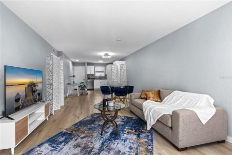 Condo in Daytona Beach, Florida, 2 bedrooms  № 2143623 - photo 11